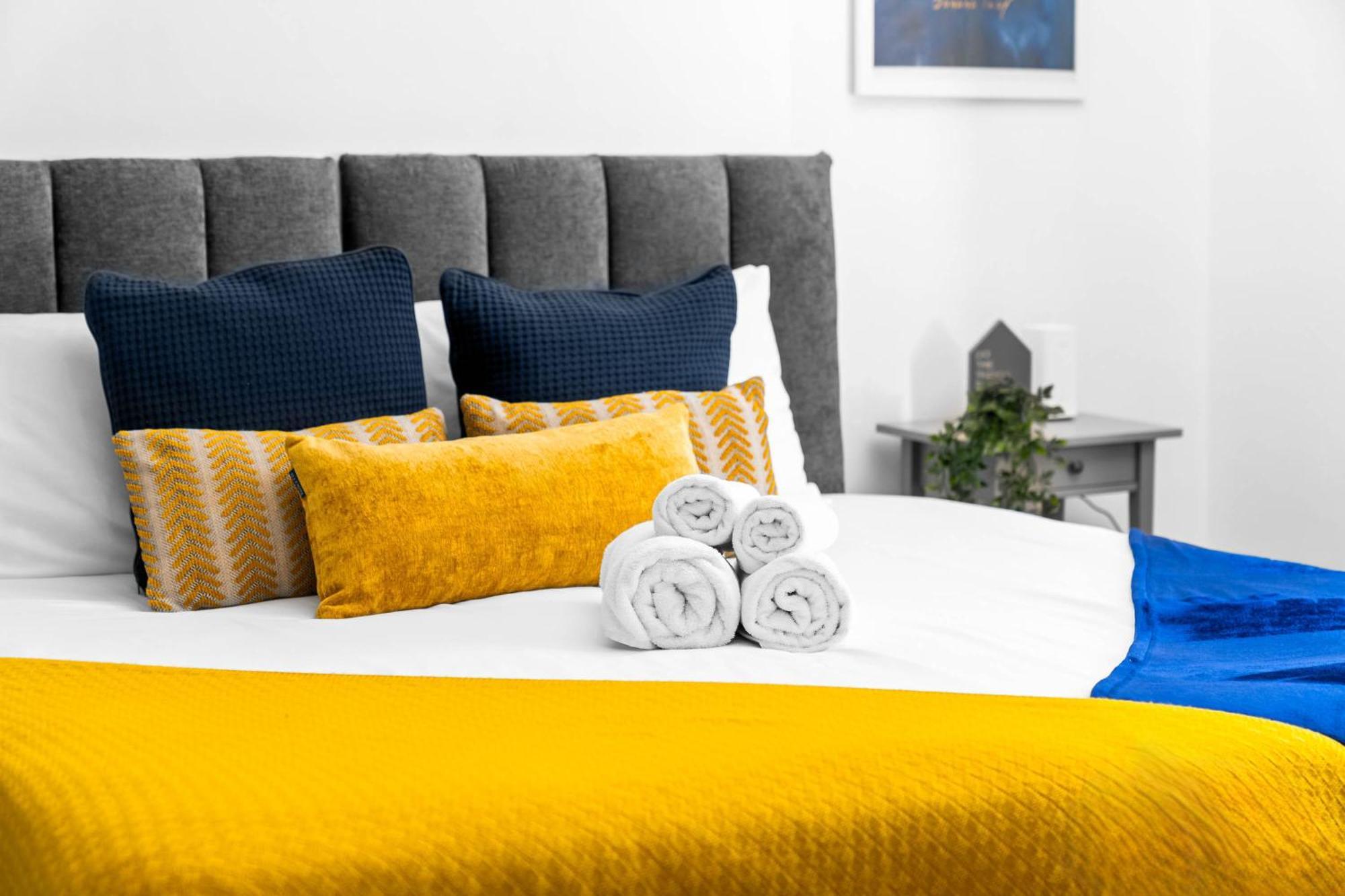 Large Modern Apartment - High-Speed Wifi - Netflix - Street Parking 3Br Birmingham Kültér fotó